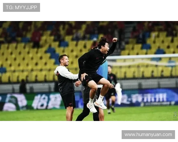 申花三将身背三黄需谨慎再染黄或将缺席关键战对阵成都 申花三将身背三黄需谨慎再染黄或将缺席关键战对阵成都